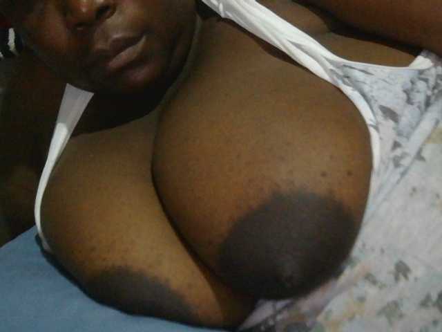 pervertmom live cam on BongaCams