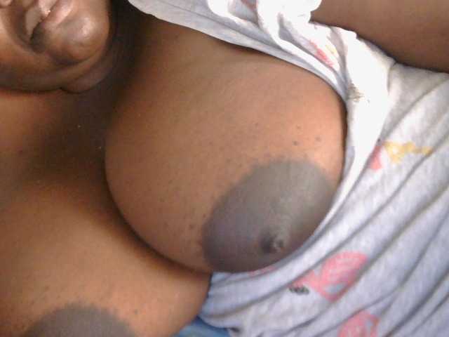 pervertmom live cam on BongaCams