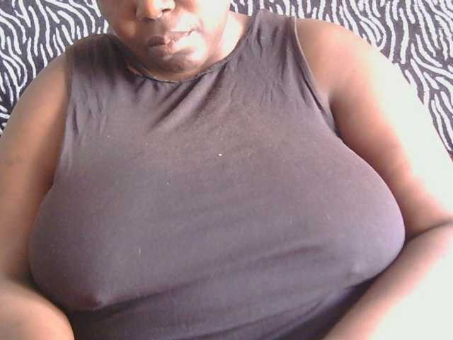 pervertmom live cam on BongaCams
