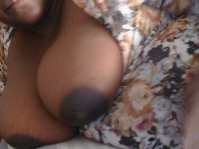 pervertmom live cam on BongaCams
