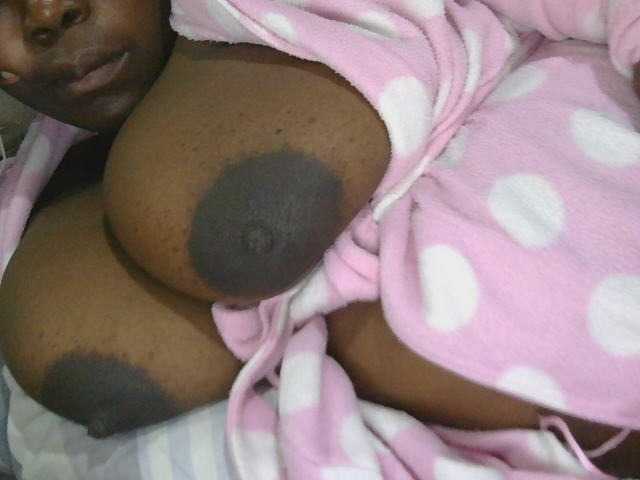 pervertmom live cam on BongaCams