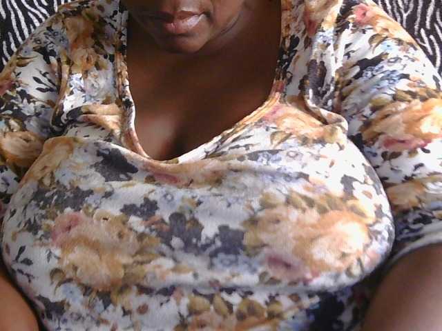 pervertmom live cam on BongaCams