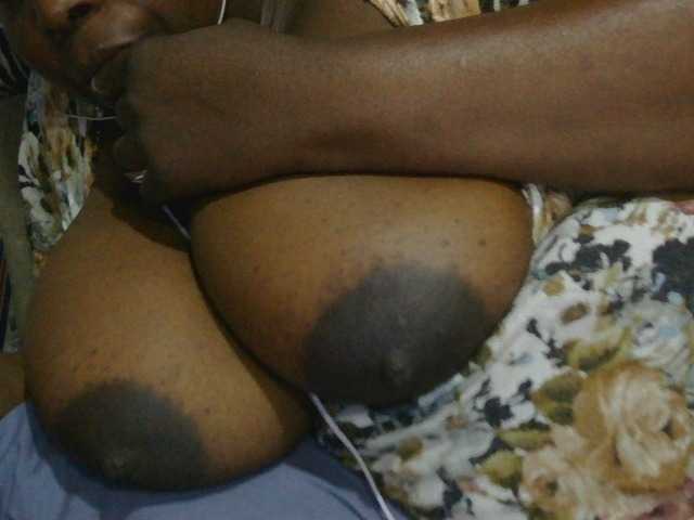 pervertmom live cam on BongaCams