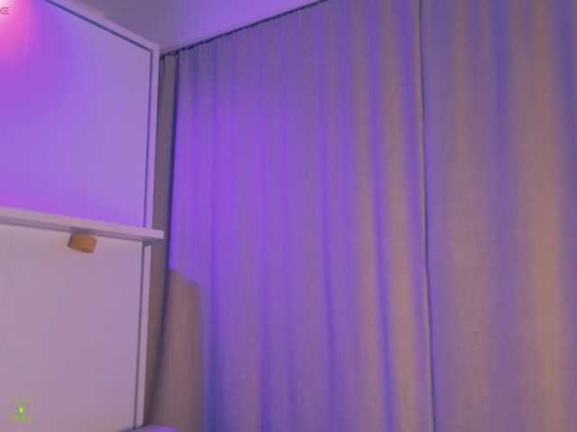 Juicy-Curvy live cam on BongaCams