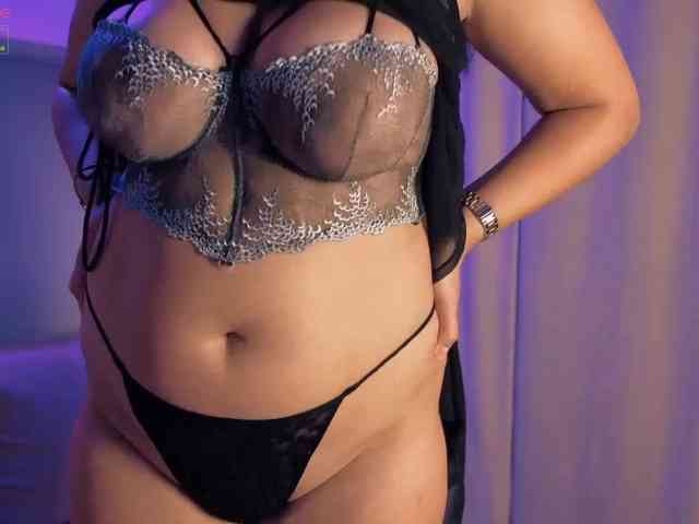Juicy-Curvy
