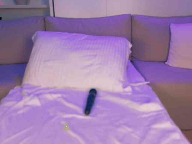 Juicy-Curvy webcam