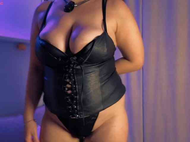 Juicy-Curvy