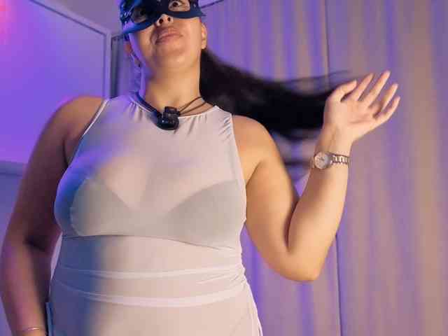 Juicy-Curvy webcam