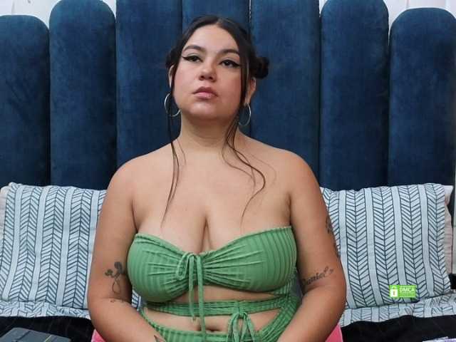 JadeGlow live cam on BongaCams