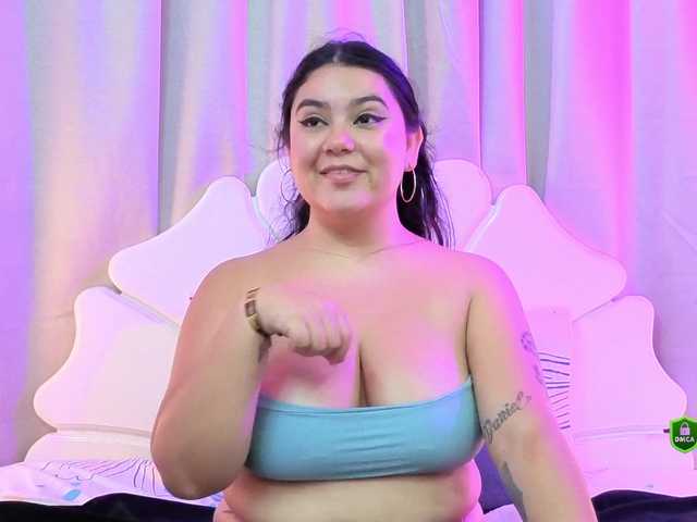JadeGlow live webcam show