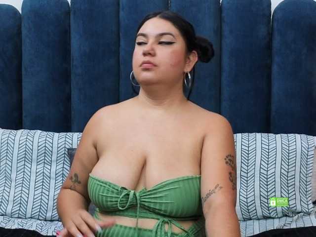JadeGlow live cam on BongaCams