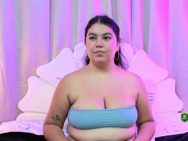 JadeGlow live webcam show