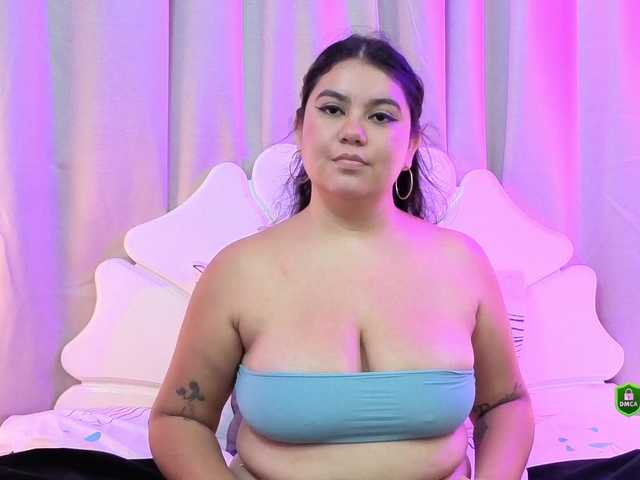 JadeGlow live webcam show
