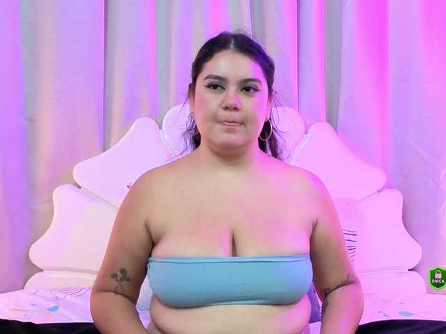 JadeGlow live webcam show