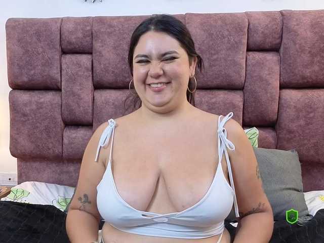 JadeGlow live webcam show