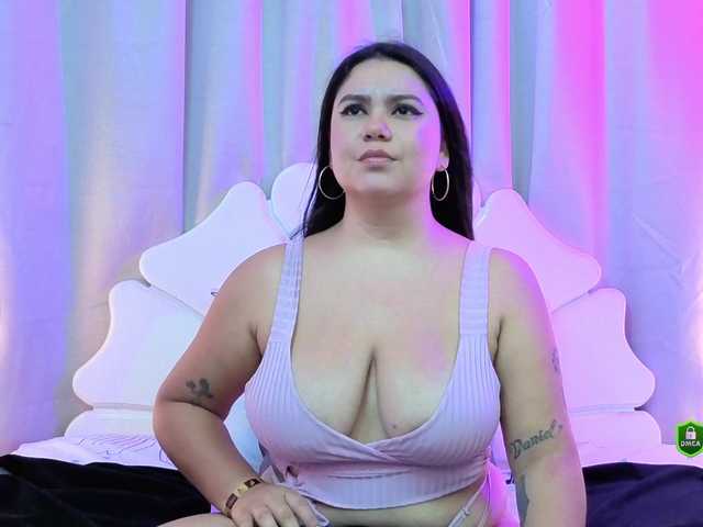 JadeGlow live webcam show