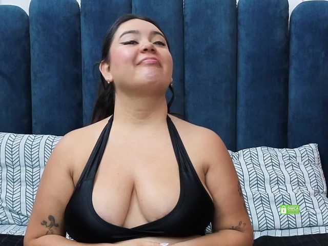 JadeGlow live cam on BongaCams