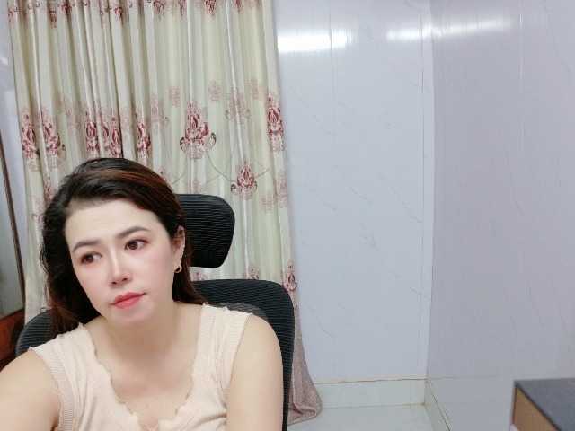 Lindahot69 live cam on BongaCams