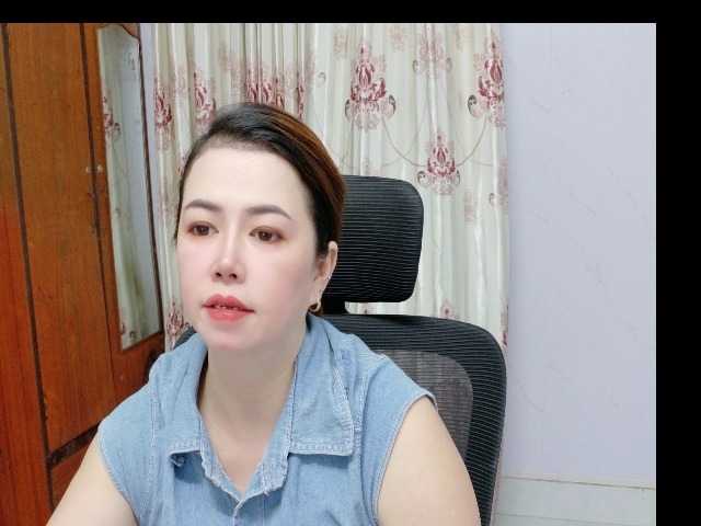 Lindahot69 live cam on BongaCams
