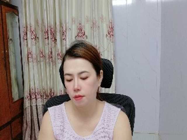 Lindahot69 live cam on BongaCams