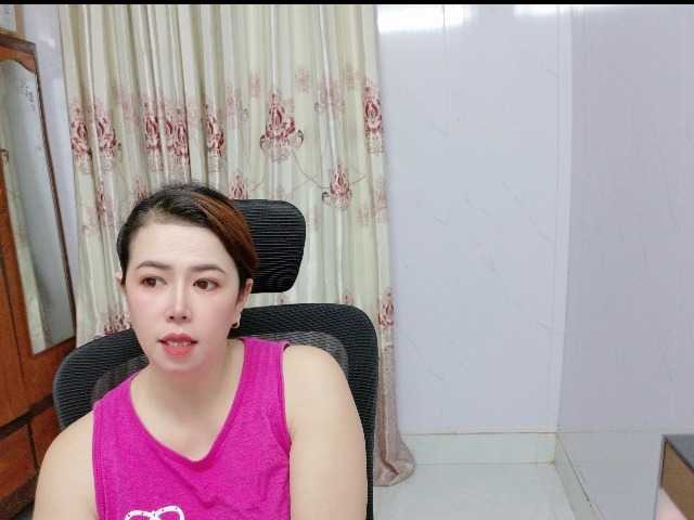 Lindahot69 live cam on BongaCams