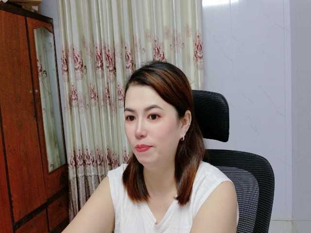 Lindahot69 live cam on BongaCams