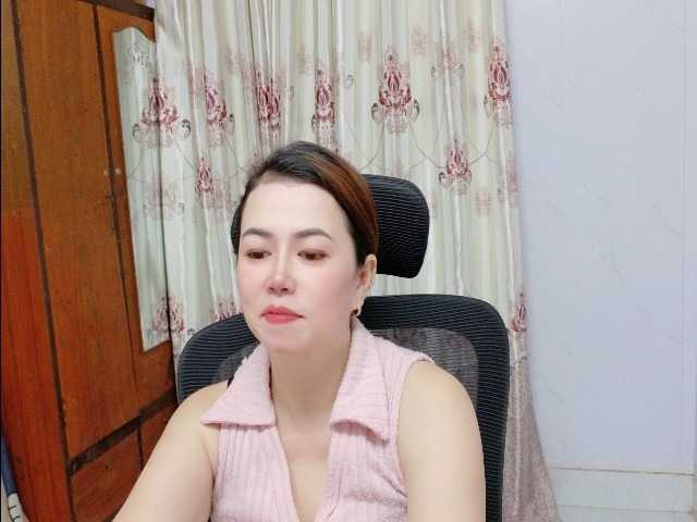 Lindahot69 live cam on BongaCams