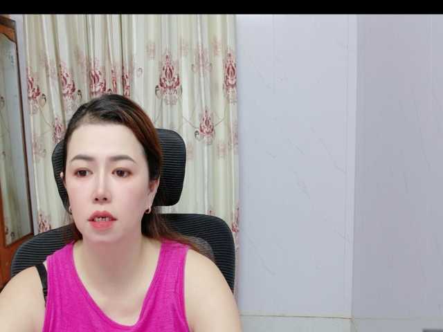 Lindahot69 live cam on BongaCams