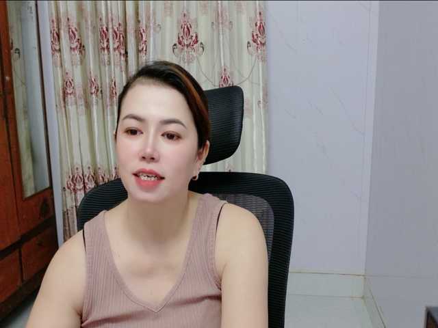 Lindahot69 live cam on BongaCams