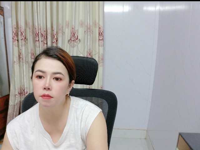 Lindahot69 live cam on BongaCams
