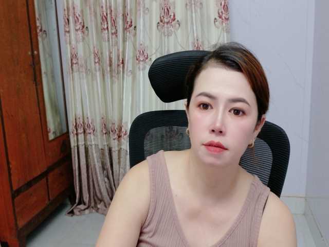 Lindahot69 live cam on BongaCams