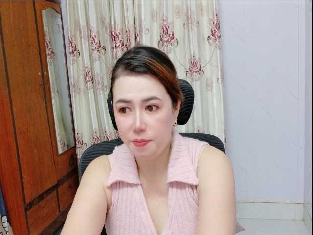 Lindahot69 live cam on BongaCams
