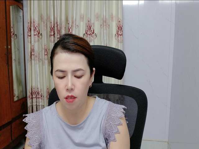 Lindahot69 live cam on BongaCams