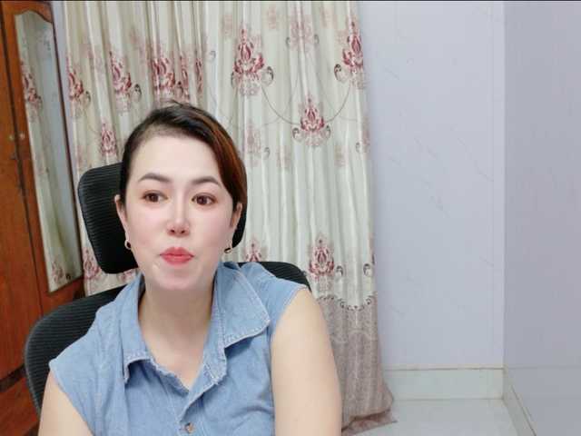 Lindahot69 live cam on BongaCams