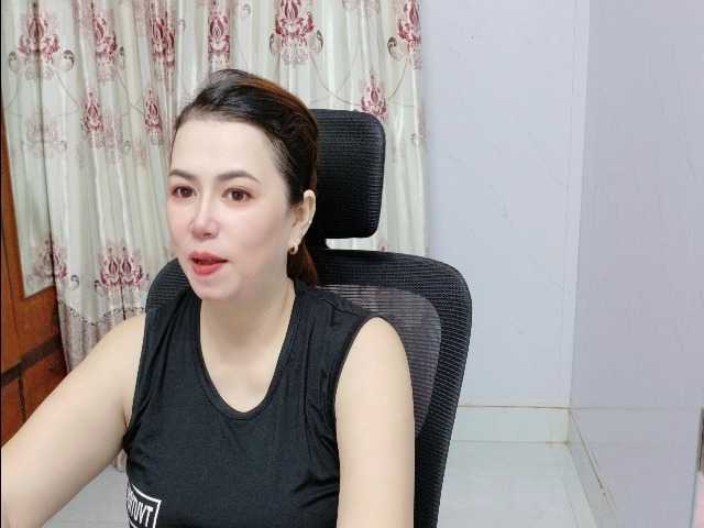 Lindahot69 live cam on BongaCams