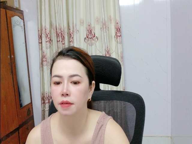 Lindahot69 live cam on BongaCams