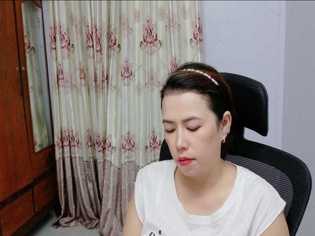 Lindahot69 live cam on BongaCams
