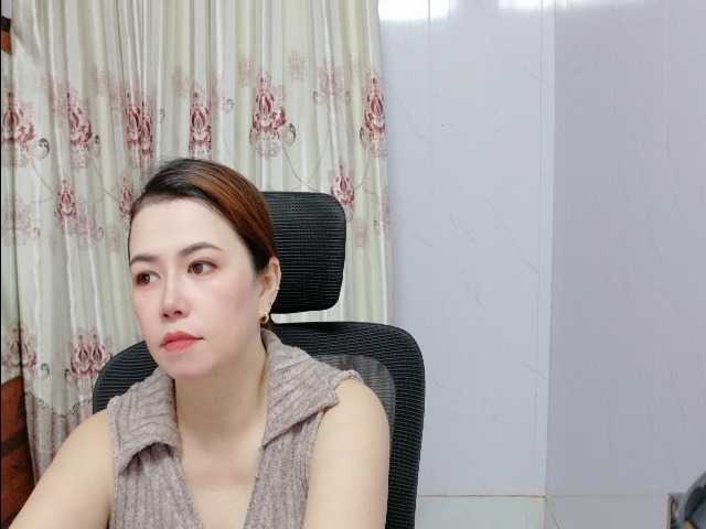 Lindahot69 live cam on BongaCams
