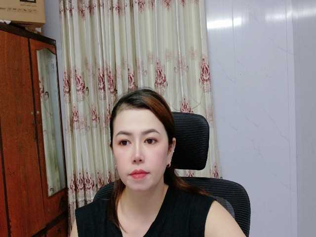 Lindahot69 live cam on BongaCams