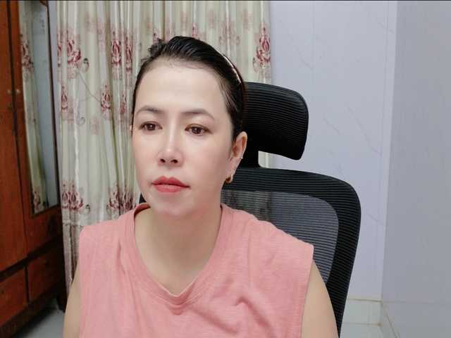 Lindahot69 live cam on BongaCams