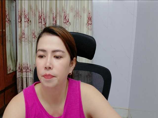 Lindahot69 live cam on BongaCams