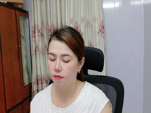 Lindahot69 live cam on BongaCams
