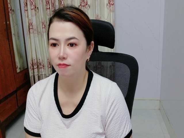 Lindahot69 live cam on BongaCams