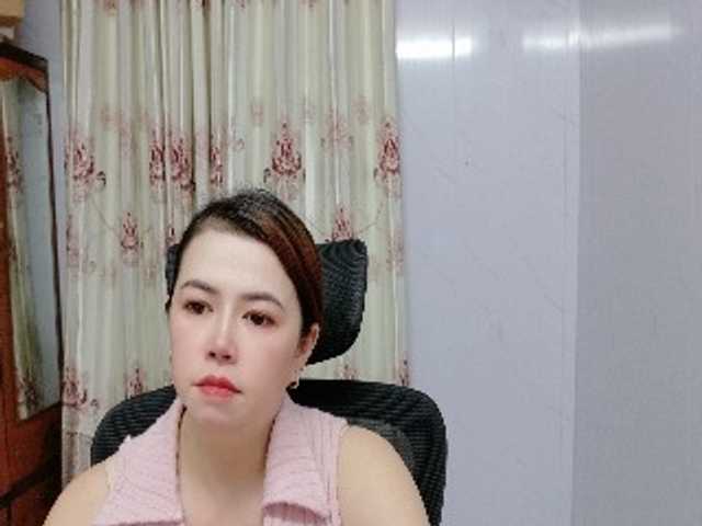 Lindahot69 live cam on BongaCams