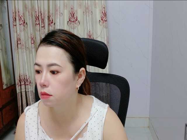 Lindahot69 live cam on BongaCams
