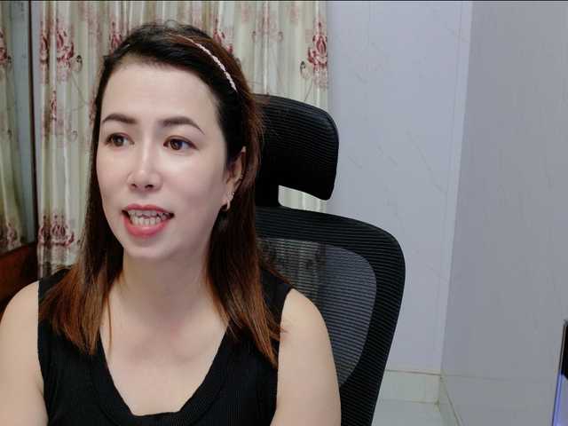 Lindahot69 live cam on BongaCams