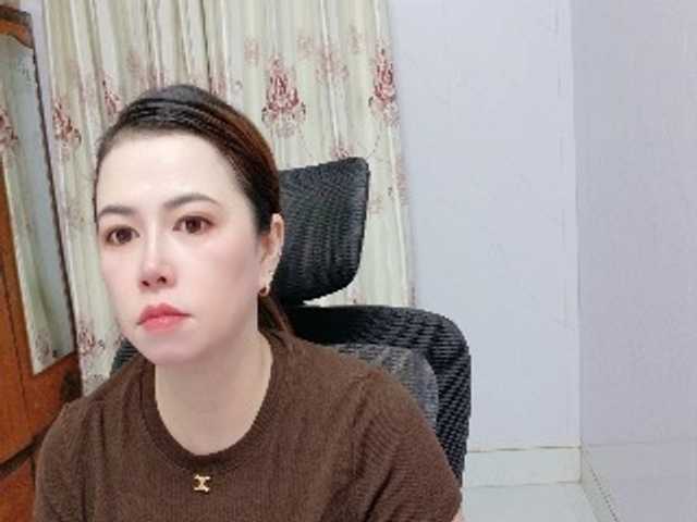 Lindahot69 live cam on BongaCams