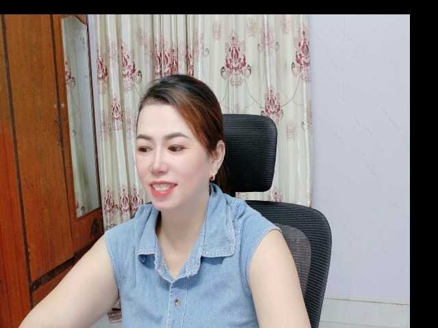 Lindahot69 live cam on BongaCams