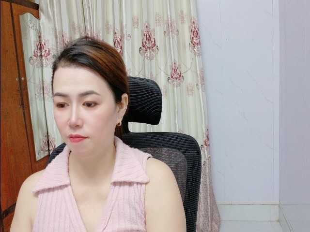 Lindahot69 live cam on BongaCams