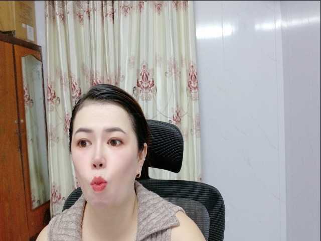 Lindahot69 live cam on BongaCams